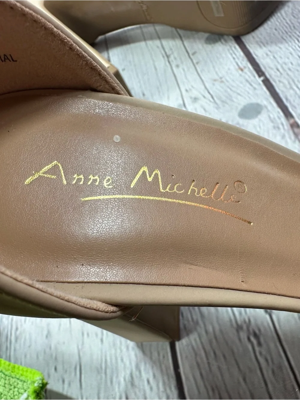 Anne Michelle good preowned
